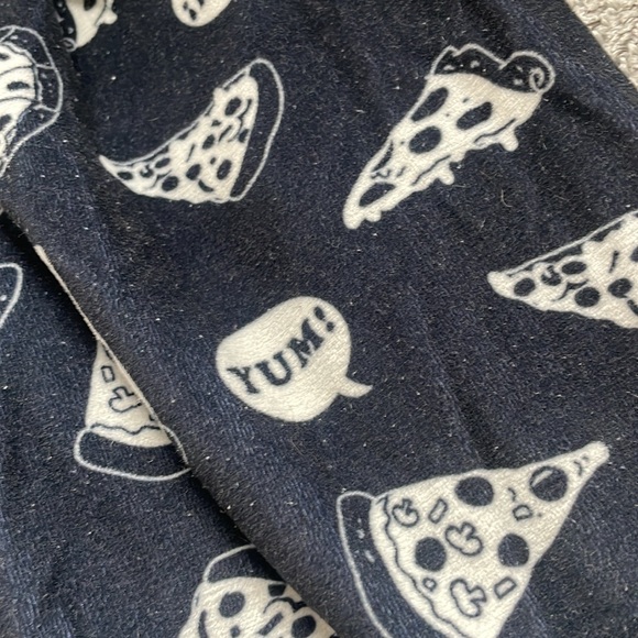 Carters Pizza power pjs 5-6T - Picture 6 of 8